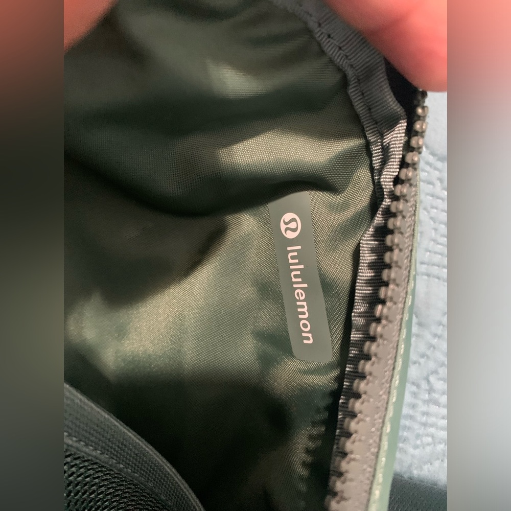 Lululemon Everywhere Belt Bag 1L - Picture 5 of 10